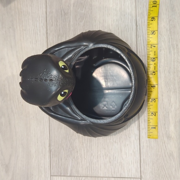 Toothless Popcorn Bucket - Picture 10 of 10